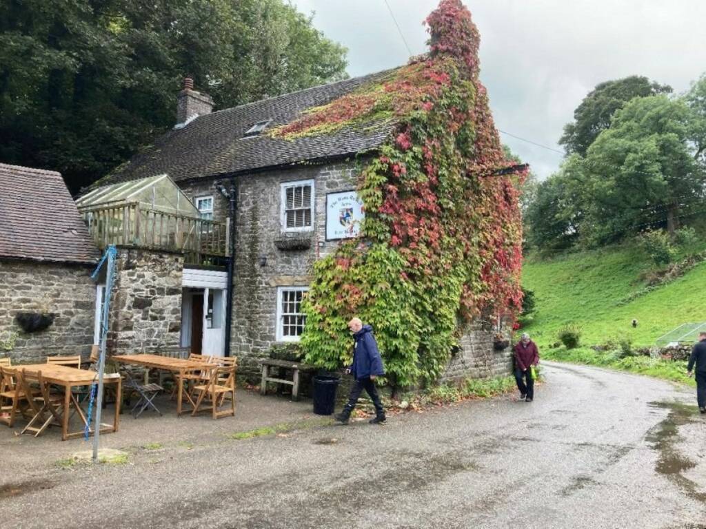 watts russell arms peak district cosiest pub