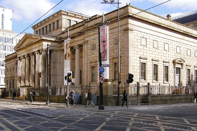 exterior of manchester art gallery 