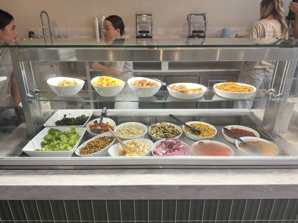 clean greens salad bar