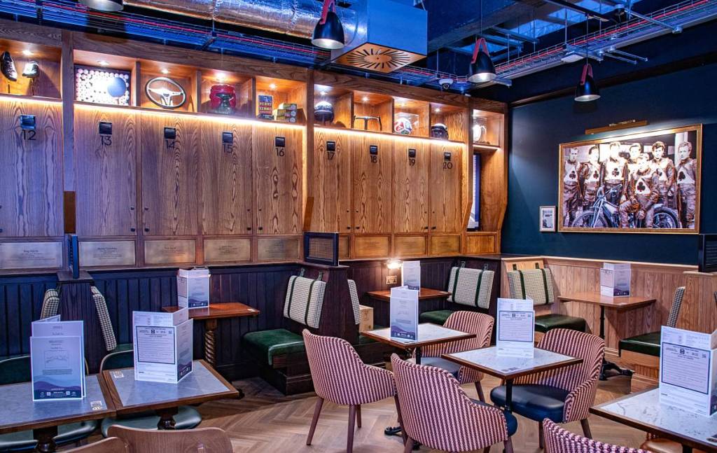 seating area at jd wetherspoon pub at manchester airport terminal 2