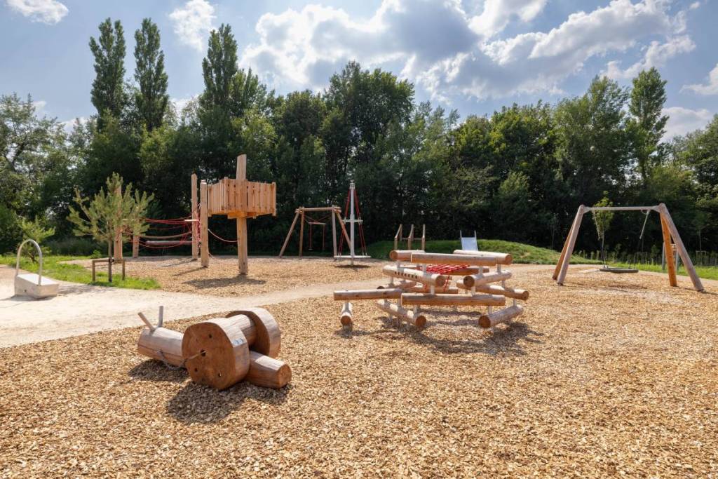 Root Projects Examples A 160-acre former Oldham landfill has transformed into the UK's largest ...
