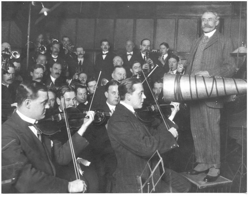 black and white photo of sir edward elgar with london symphony orchestra which is part of archive collection coming to bridgewater hall, manchester