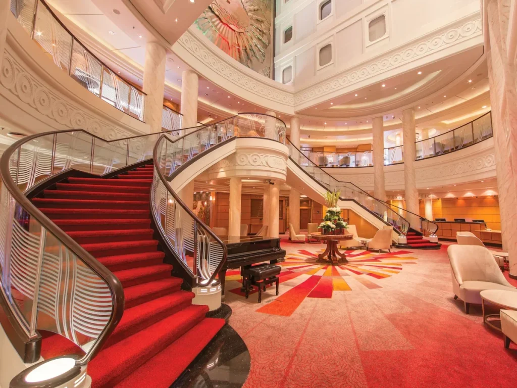 queen mary 2 interior