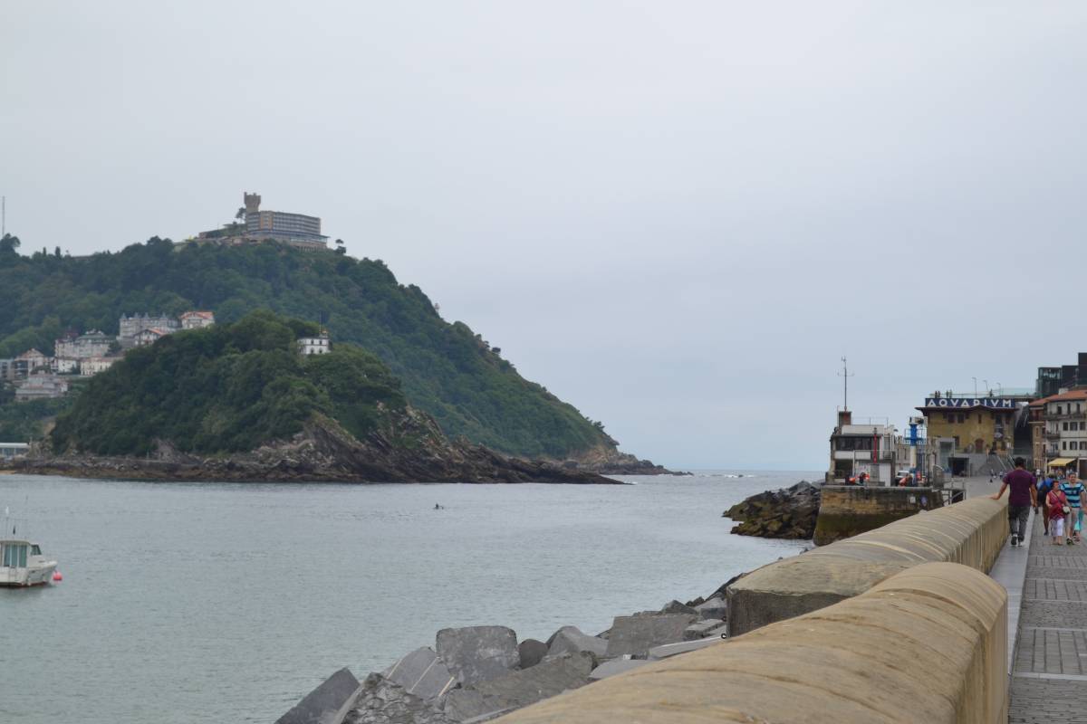Donostia-San Sebastián: Aquarium and Mont Igueldo.