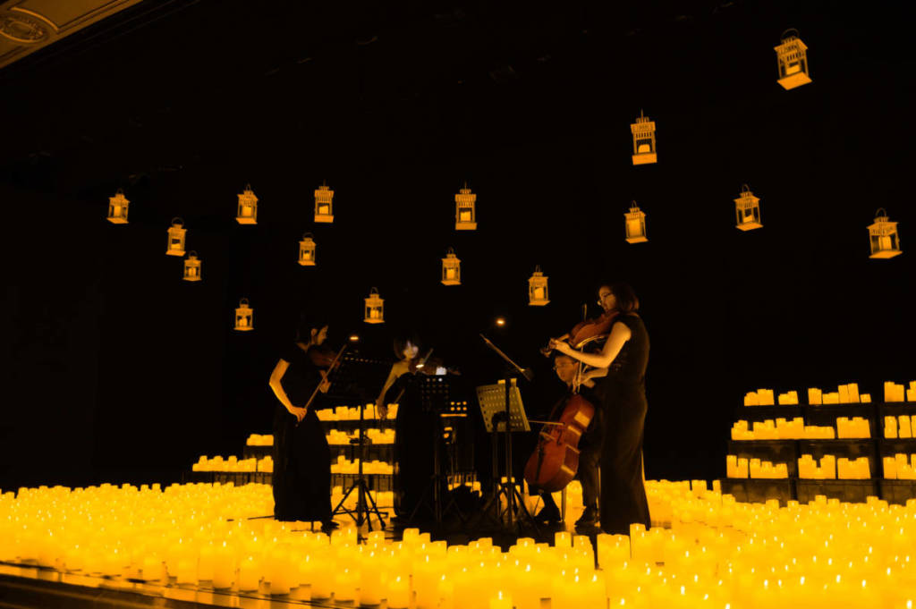 Skladba pre sláčikové kvarteto na sviečkovom koncerte.