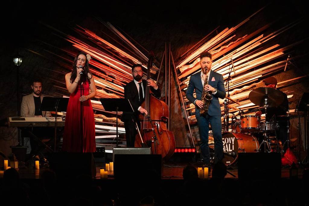 Band suona e canta nello spettacolo di We call it Jazz a Bologna