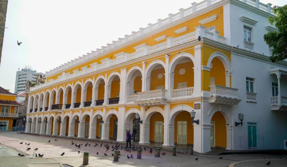El edificio del siglo XVII donde se firmó la Independencia de Cartagena se ilumina con miles de velas: así puede vivir una noche mágica en su interior