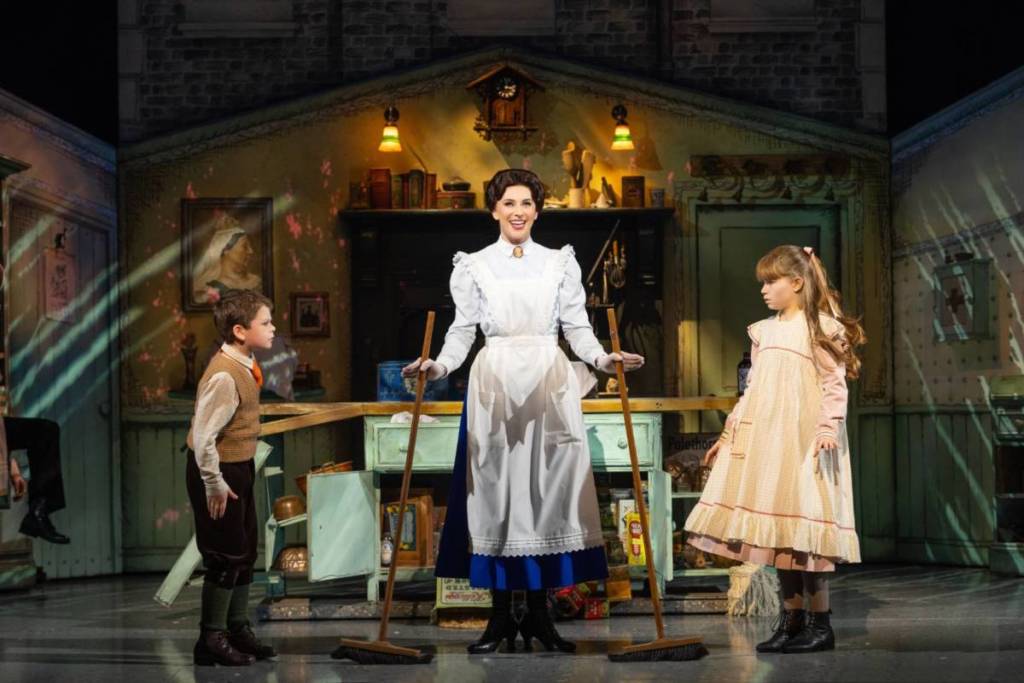 Mary Poppins singing alongside the Banks' children