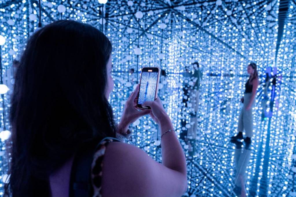 Two women taking stunning snapshots within Bubble Planet Hong Kong's acclaimed "Infinity Room"