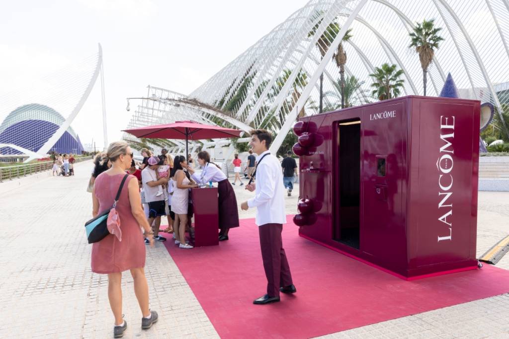 El plan beauty imprescindible de la temporada: el universo Very Cherry de Lancôme llega a la ciudad