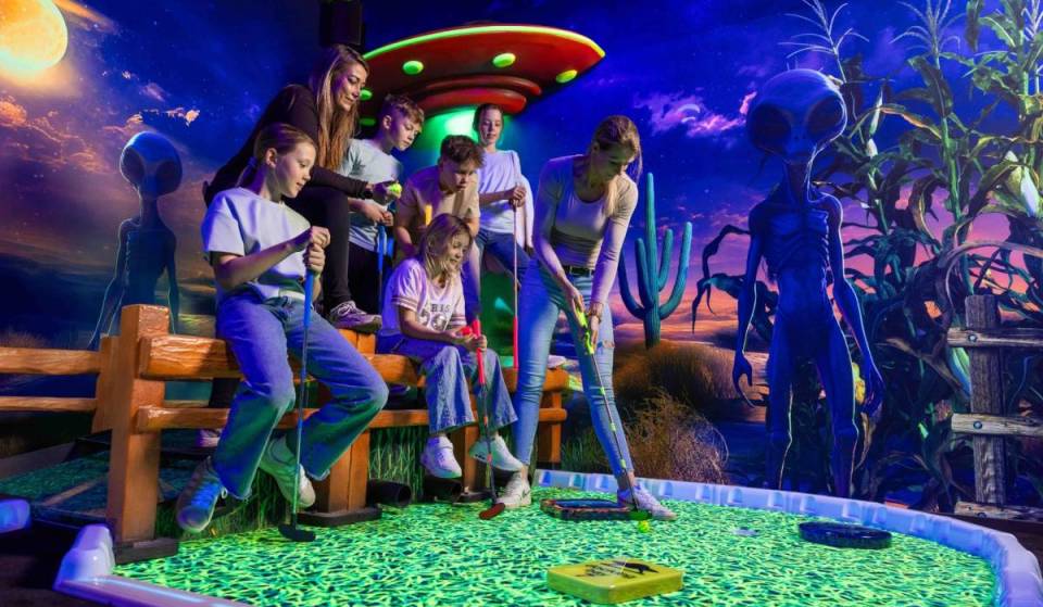 Erlebt Minigolf in Fürth bald auf ganz neuem Level – mit 18 kreativen Bahnen voller Überraschungen in leuchtender Glow-in-the-Dark-Kulisse