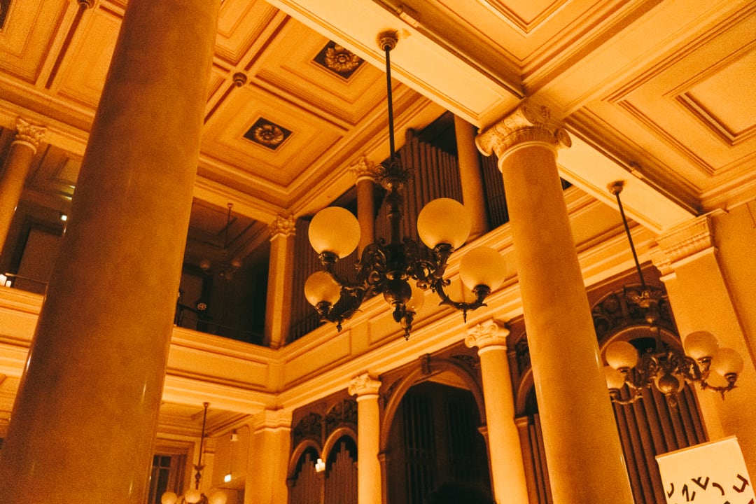 Photo de l'institut national des jeunes aveugles pendant un concert Candlelight et de son plafond