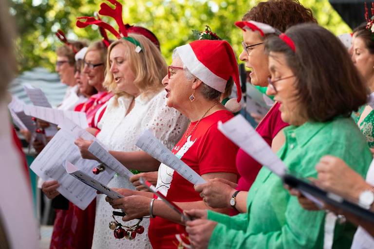 Listen to christmas carols in spanish