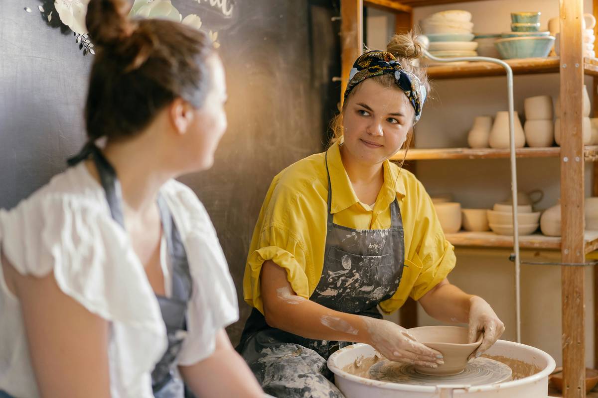 women use ceramic machine at class