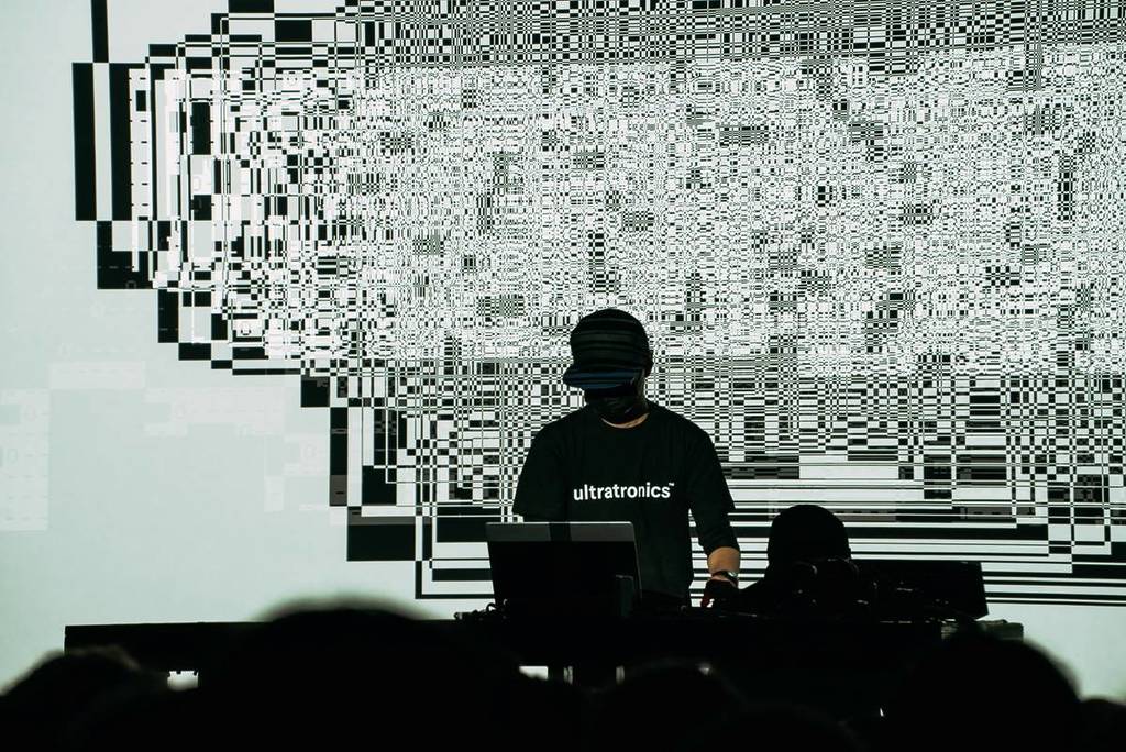 Ryoji Ikeda doing a music set