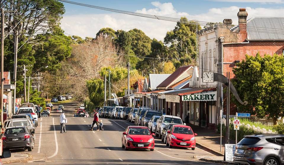6 Small Towns In Victoria That Are Charming – And Surprisingly Affordable – In Winter