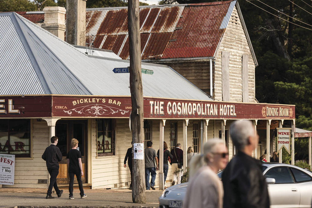 outside of the cosmopolitan hotel pub in Trentham