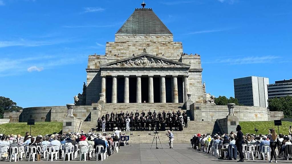 an audience and service members at the Shrine of Remembrance