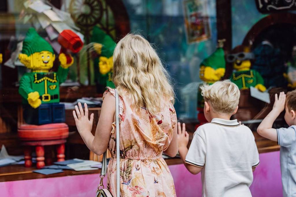 children looking at the LEGO Myer Christmas Windows
