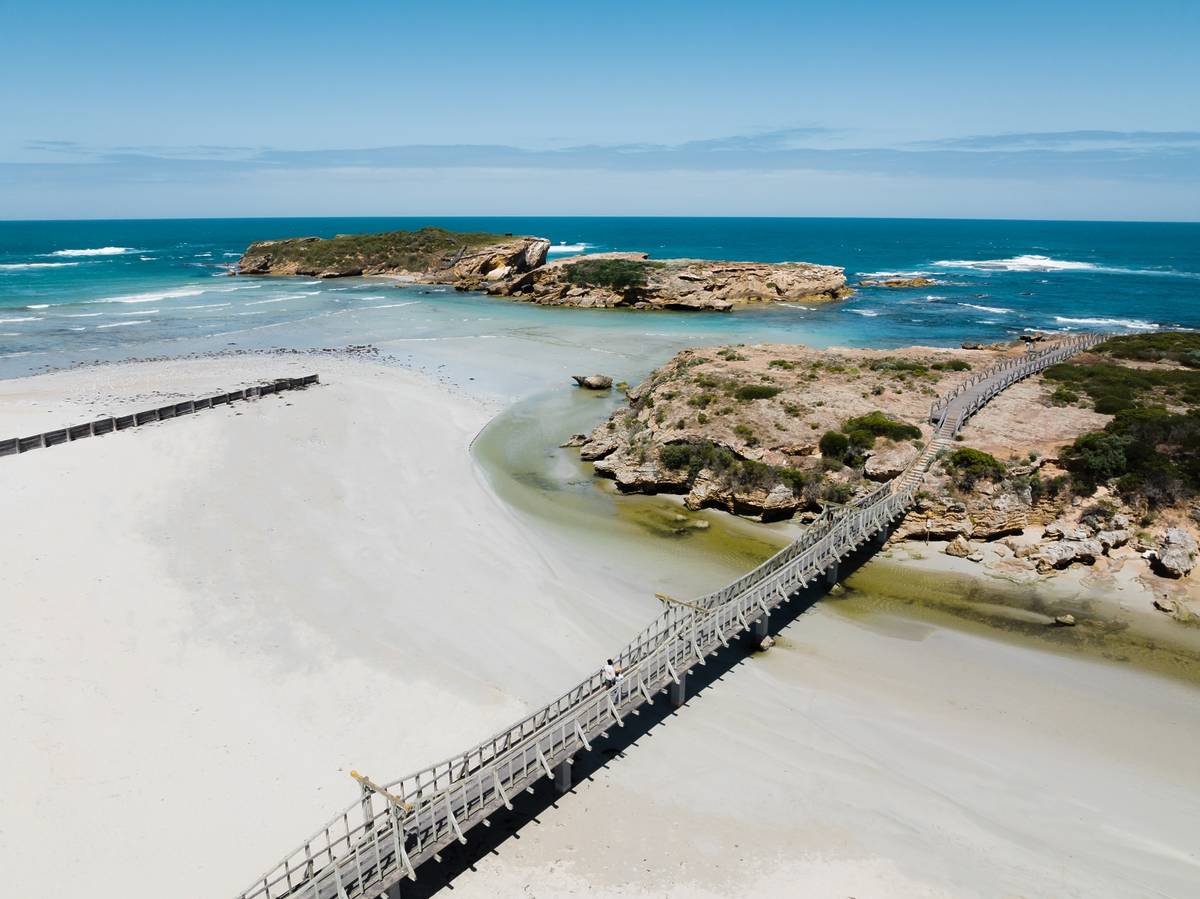 Airbnb Names These Two Victorian Coastal Towns As The Top Spots For A Airbnb Top Weekender Towns Warrnambool 