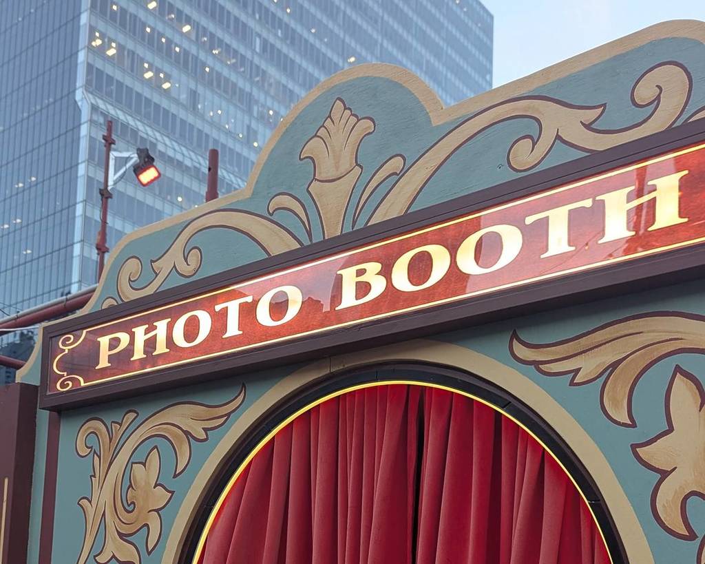 close up of the word photobooth at Spiegelhaus