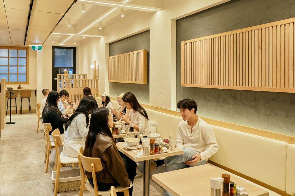 people dining in melbourne at Ginza Kagari