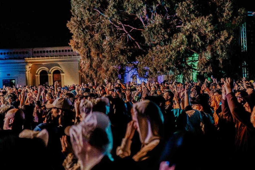 crowds at live at the garden