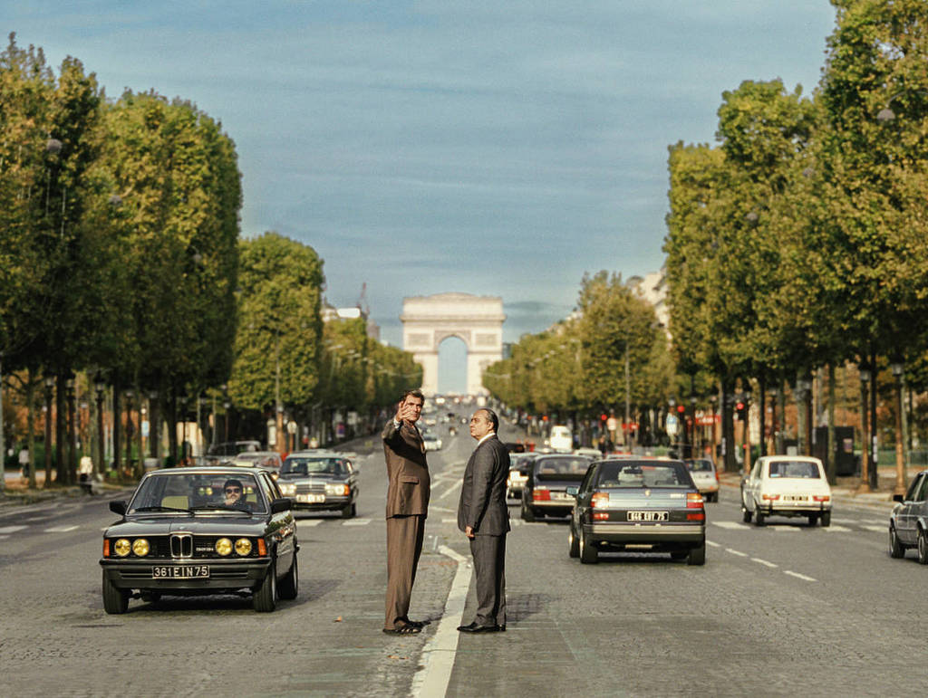 two male characters on the road in front of the Arc de Triomphe in the French film, The Great Arch