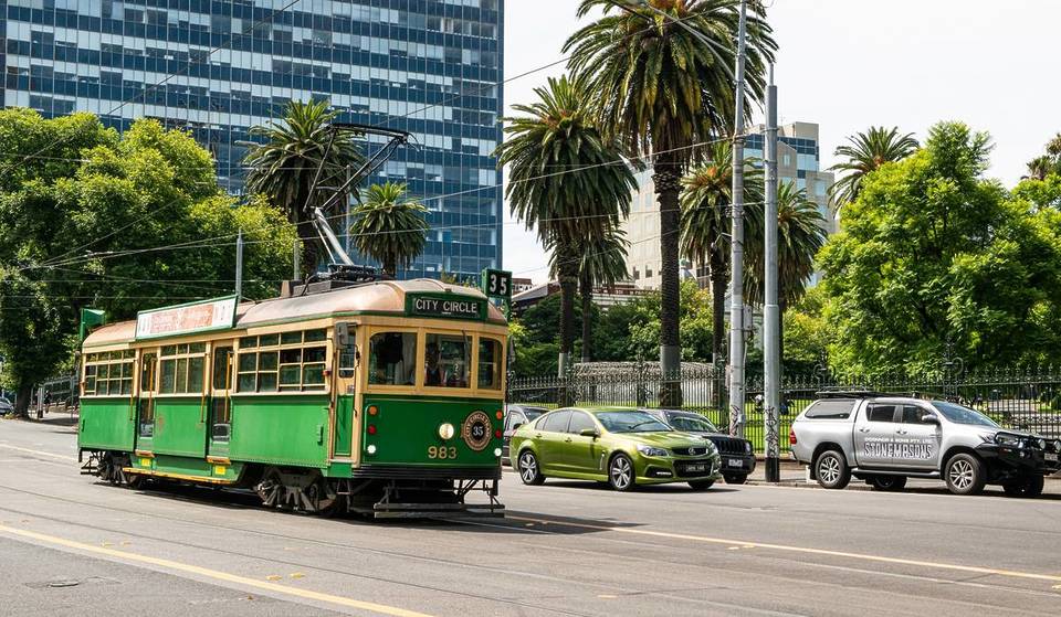 This Historic ‘Moving Museum’ Loops Through Melbourne For Free — With 100-Year-Old Timber Carriages & Audio Commentary