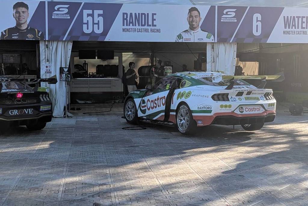 ford car at Grand Prix