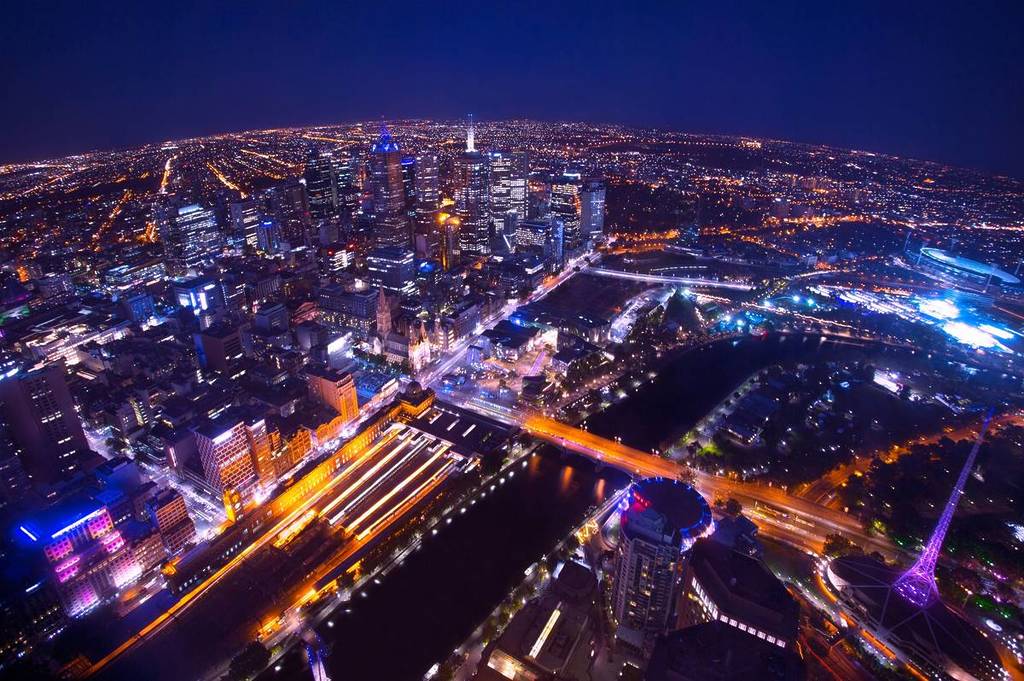 Melbourne to London flight