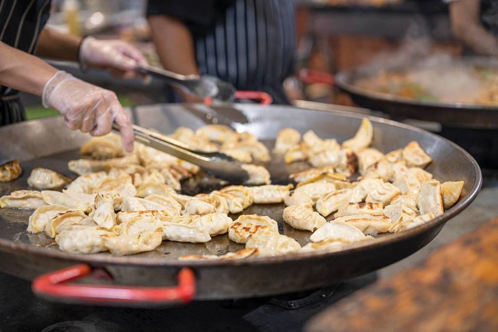 dumplings being cooked on wok at Hawker 88 Night Market