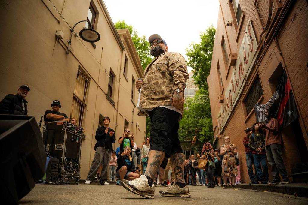 always live pop up in victoria with briggs
