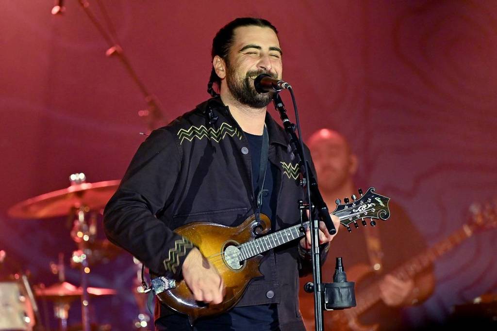 noah kahan on tour live australia