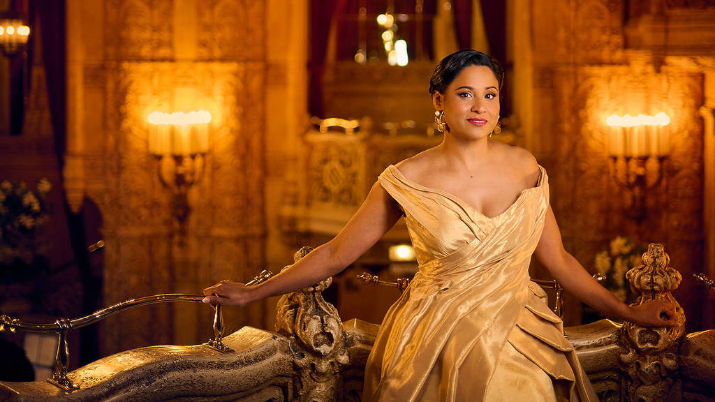 Stacey Alleaume as Violetta in La Traviata in the Regent Theatre
