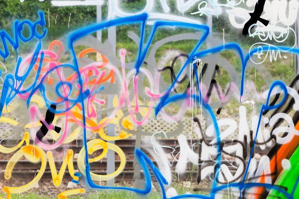 grafitti and rubbish in victoria
