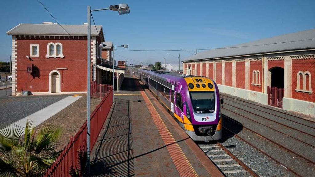 Train to echuca