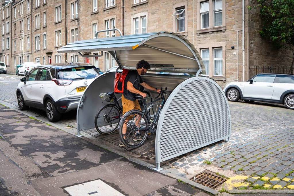melbourne bicycle hangar, first in australia