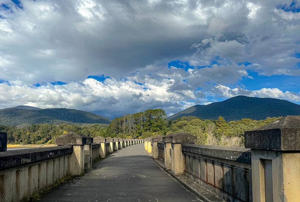 view of the walk along the top of the dam in Maroondah Reservoir Park
