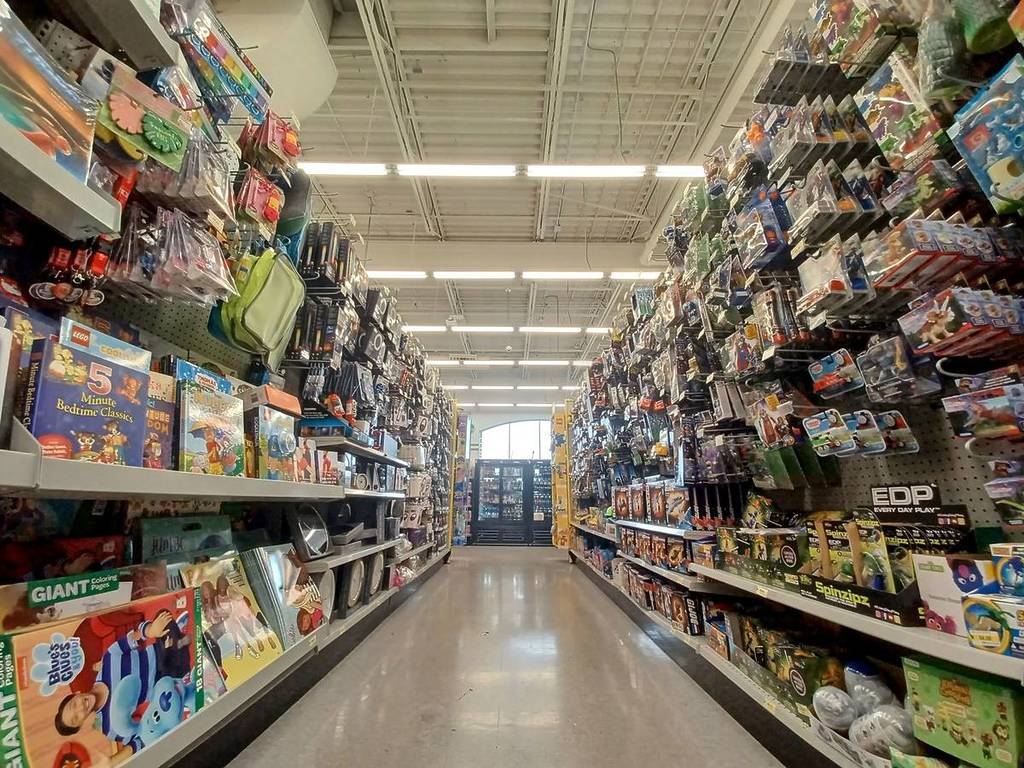 dollarama style supermarket layout