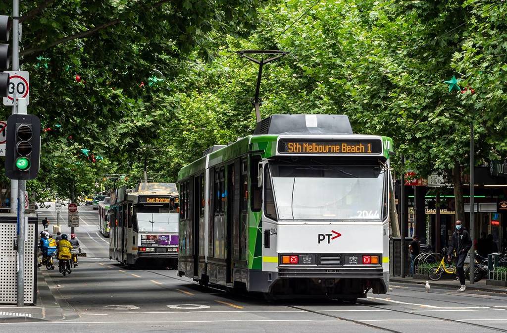 melbourne drivers in the city with trams