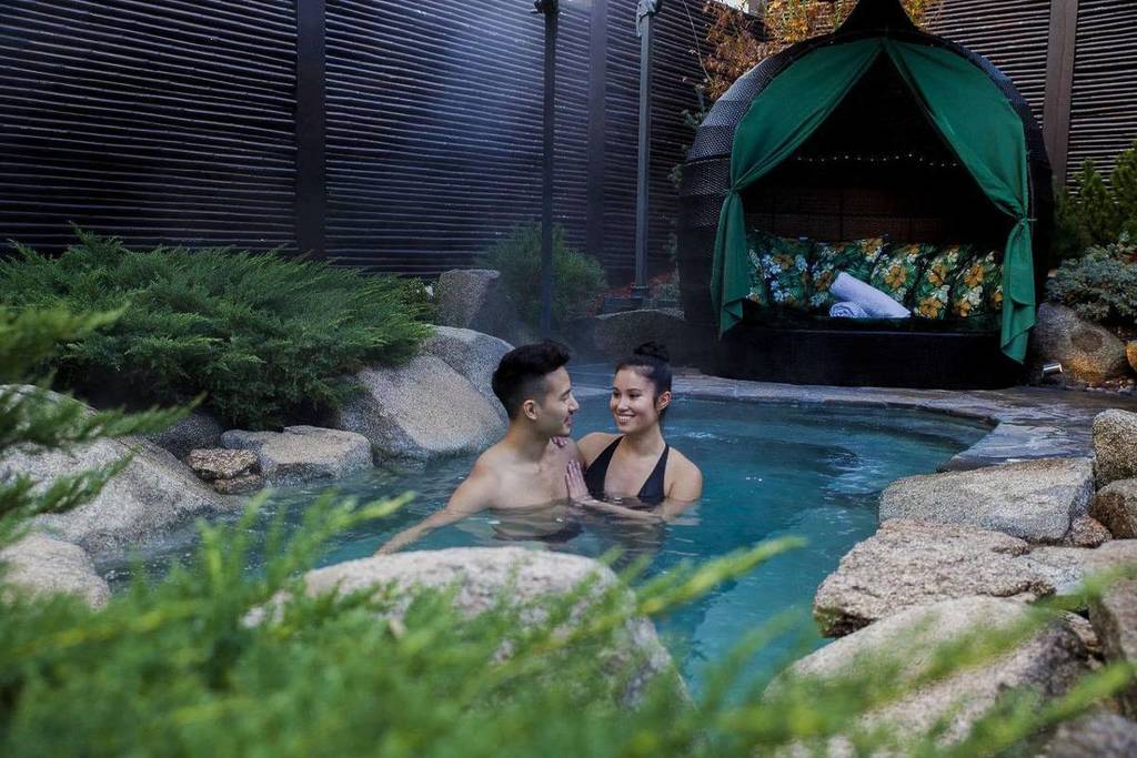 couple in the private onsen