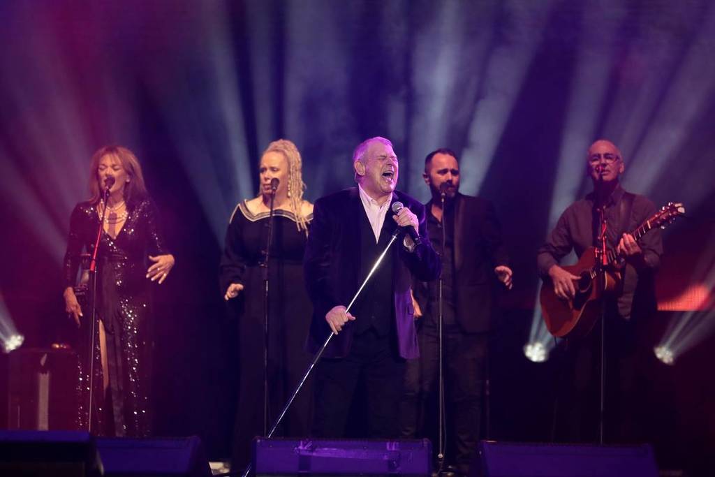 John Farnham's last performance at fire fight australia