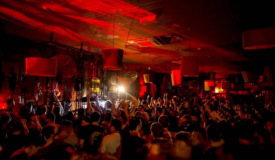 What happens when you host a silent “reading rave” at Melbourne’s Revolver Upstairs: couches, books and zero small talk