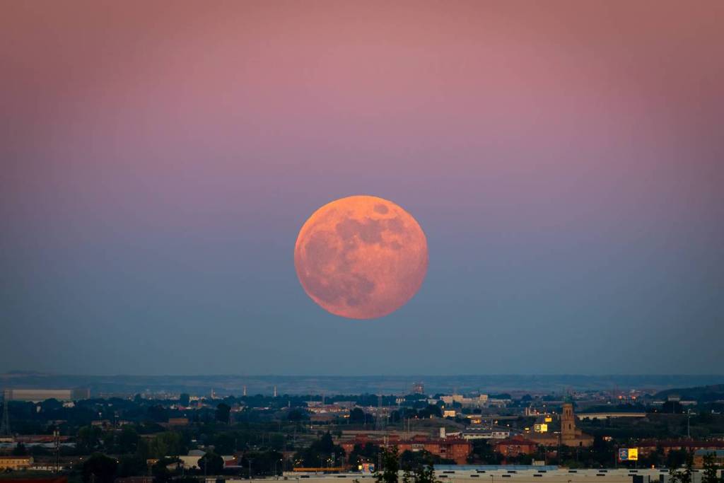 The Strawberry Moon will rise over Australian skies tonight – here’s when to see it