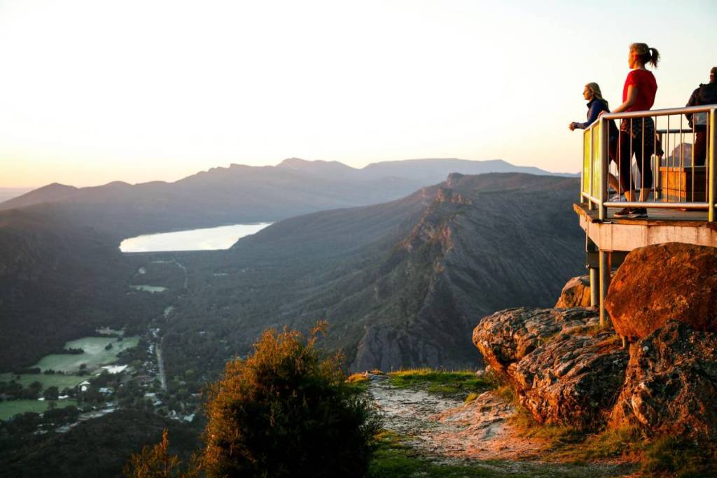 people looking from platform on Boroka Lookout to valley and lake below