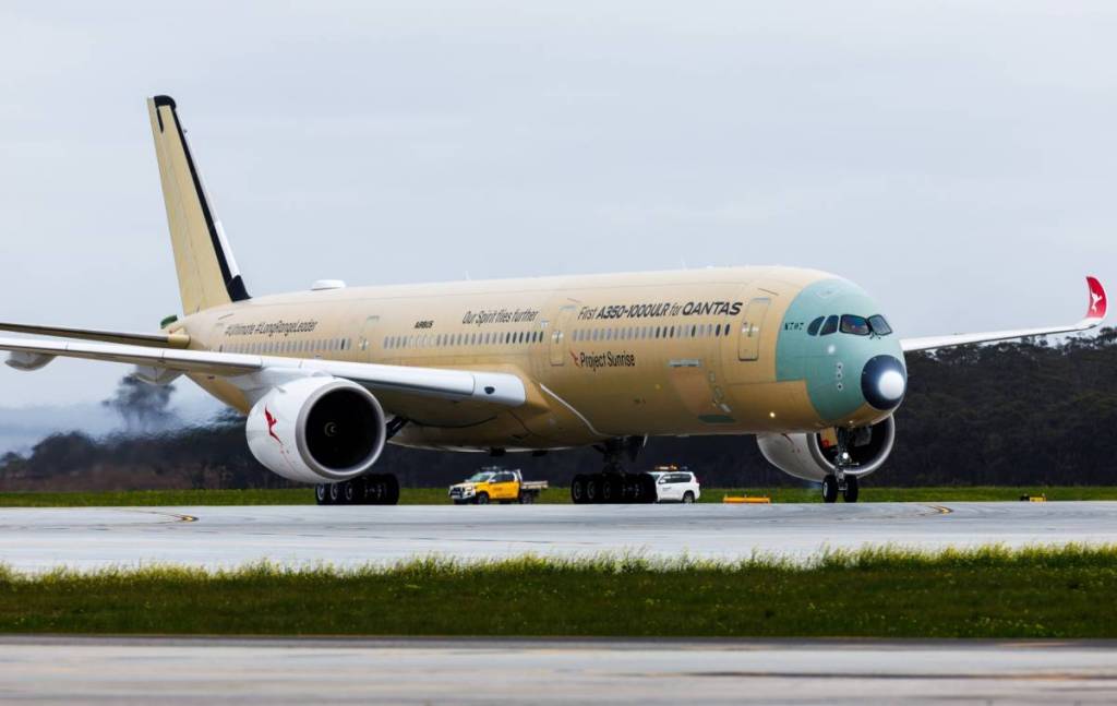 Qantas Project Sunrise test plane landing in Melbourne