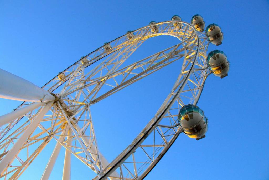 melbourne star seen from the ground during the day time