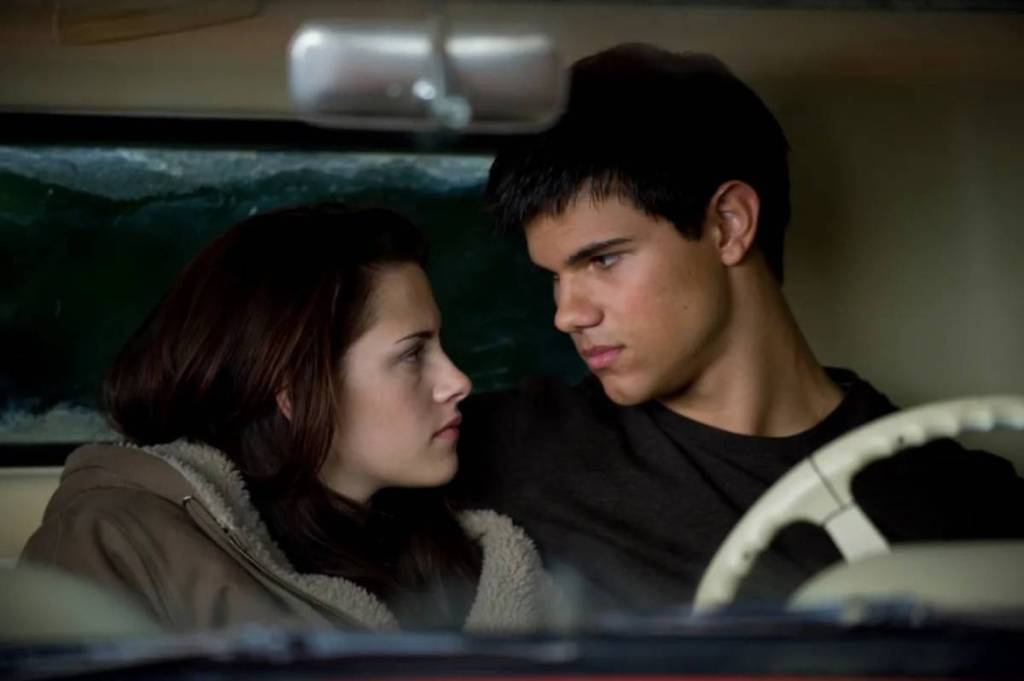 Bella and Jacon in the truck in New Moon
