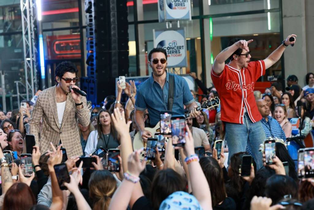 jonas brothers halftime show live in melbourne